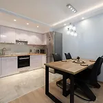 Luxury In The City-10-ksiezymlyn&galerialodzka * Lodz