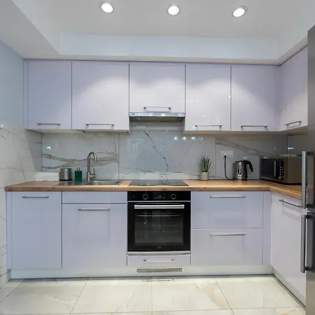 Apartment Luxury In The City-10-ksiezymlyn&galerialodzka *