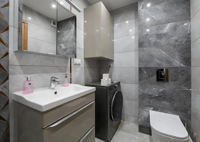 Luxury In The City-10-ksiezymlyn&galerialodzka شقة